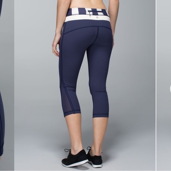 [4] Lululemon Women’s Up The Pace Crop Nautical Navy Blue & White Stripes - Picture 1 of 16